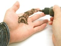 Learn to do henna tattoos at our henna workshop class.
