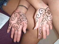 Simple hand henna on plams. Orlando henna hands by Jody