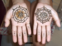 simple hand henna designs in Orlando by professional henna artist