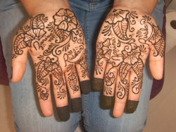 Hand henna by Orlando henna artist, Jody. 