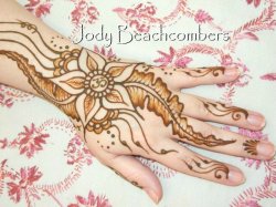 Learn how to henna at Orlando henna workshop taught by professional henna artist, Jody Beachcombers